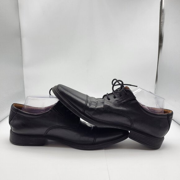 Clarks 9.5 Mens Lace up dress shoes Dapper Trendy Career
